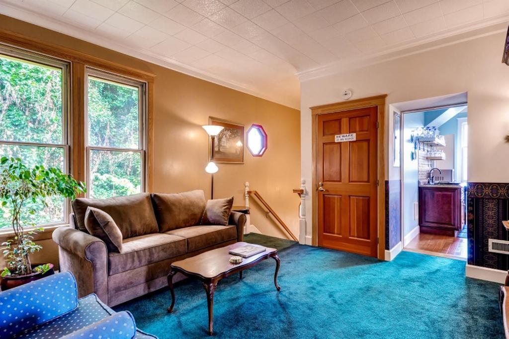 Astoria Painted Lady Historic Apt With River View! Ngoại thất bức ảnh