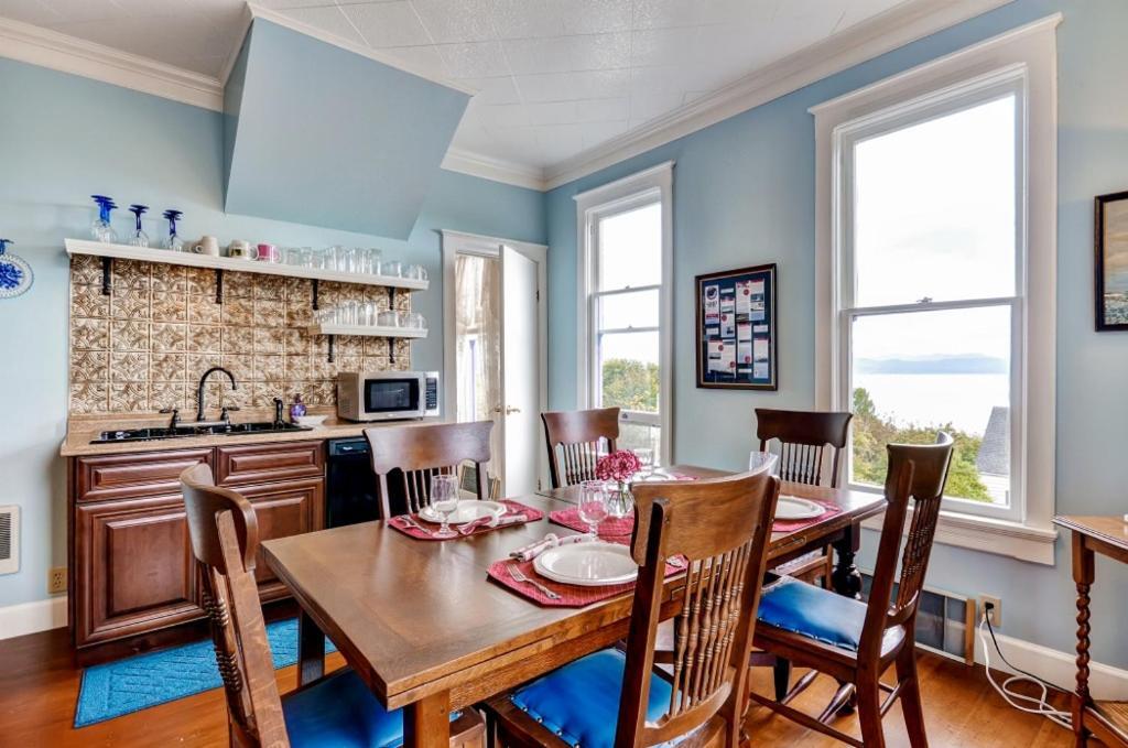 Astoria Painted Lady Historic Apt With River View! Ngoại thất bức ảnh