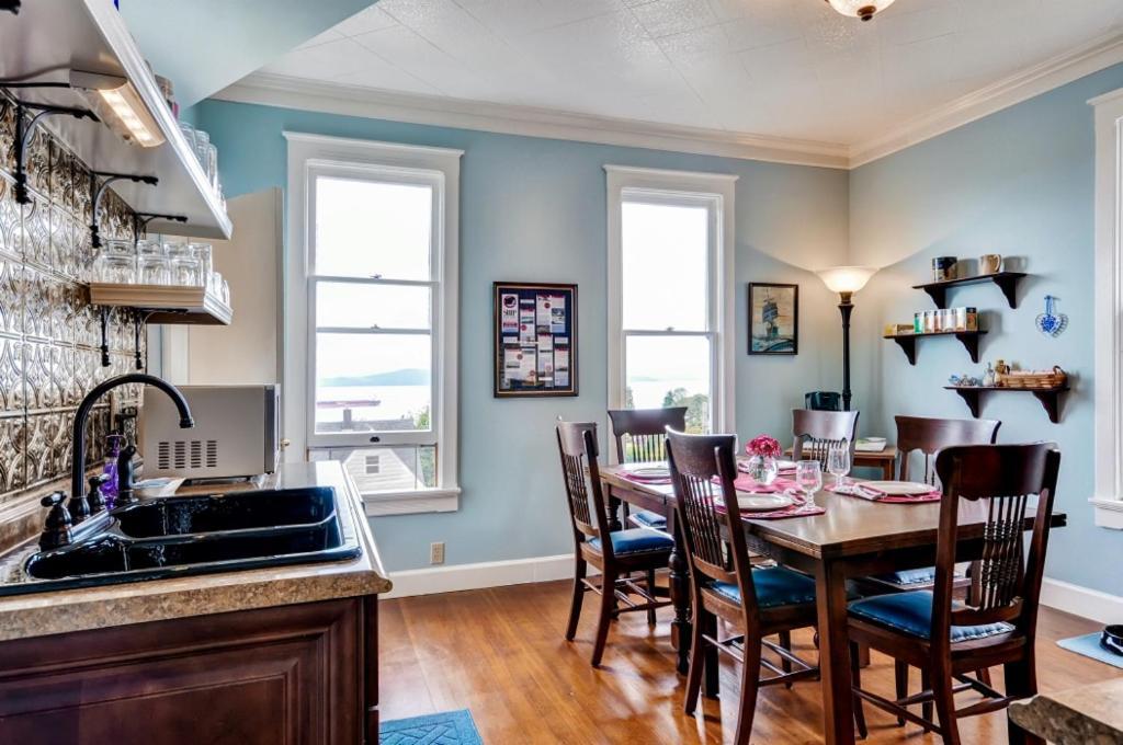 Astoria Painted Lady Historic Apt With River View! Ngoại thất bức ảnh