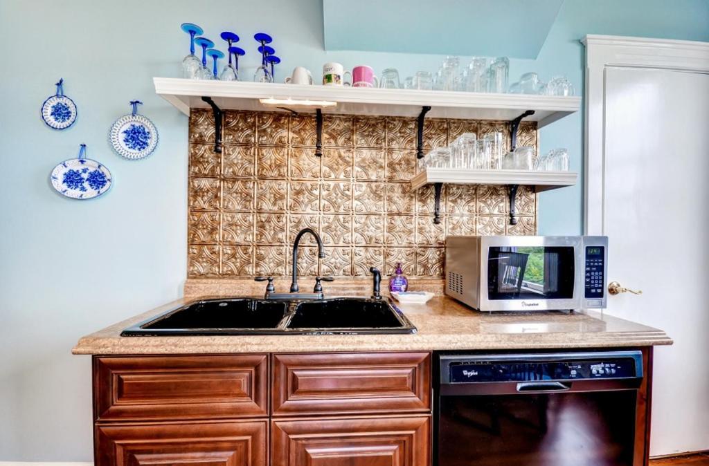 Astoria Painted Lady Historic Apt With River View! Ngoại thất bức ảnh