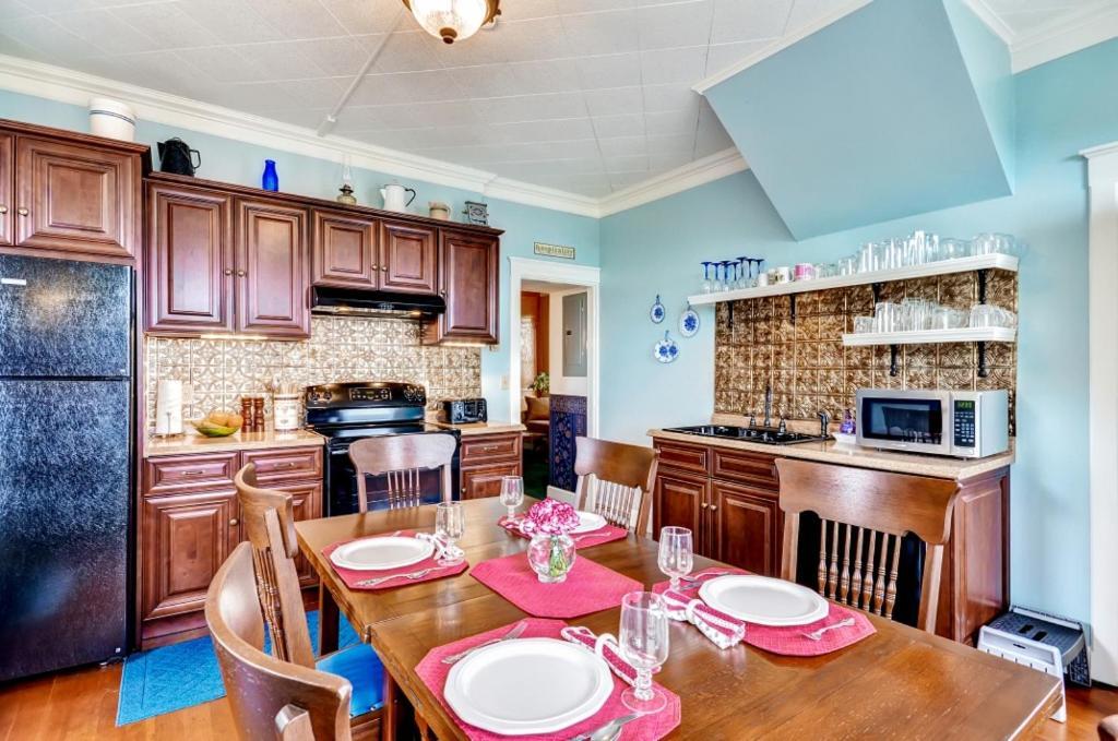 Astoria Painted Lady Historic Apt With River View! Ngoại thất bức ảnh